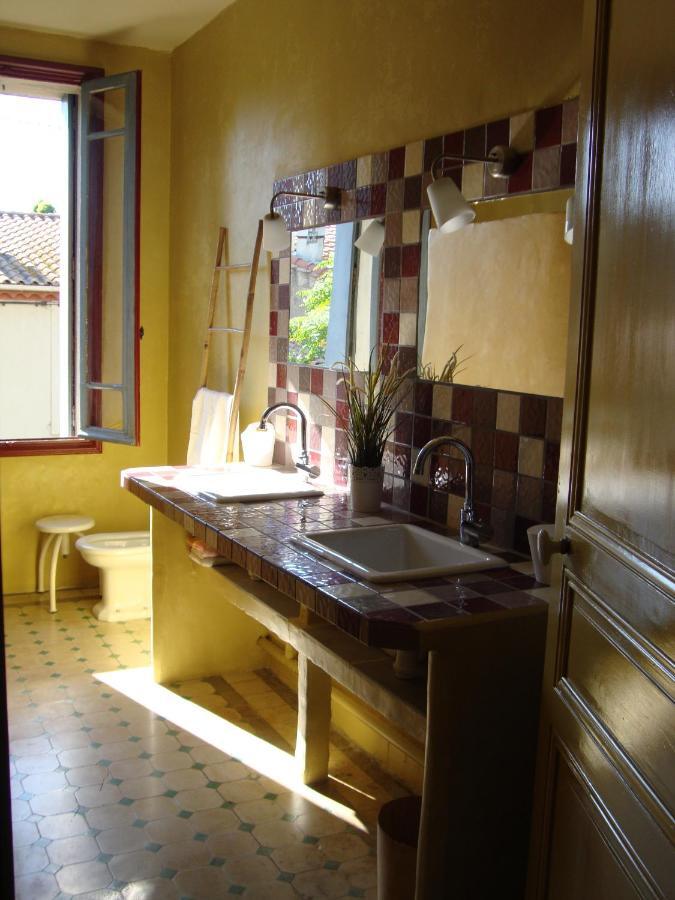 Les Remparts Bed & Breakfast Capestang Exterior photo